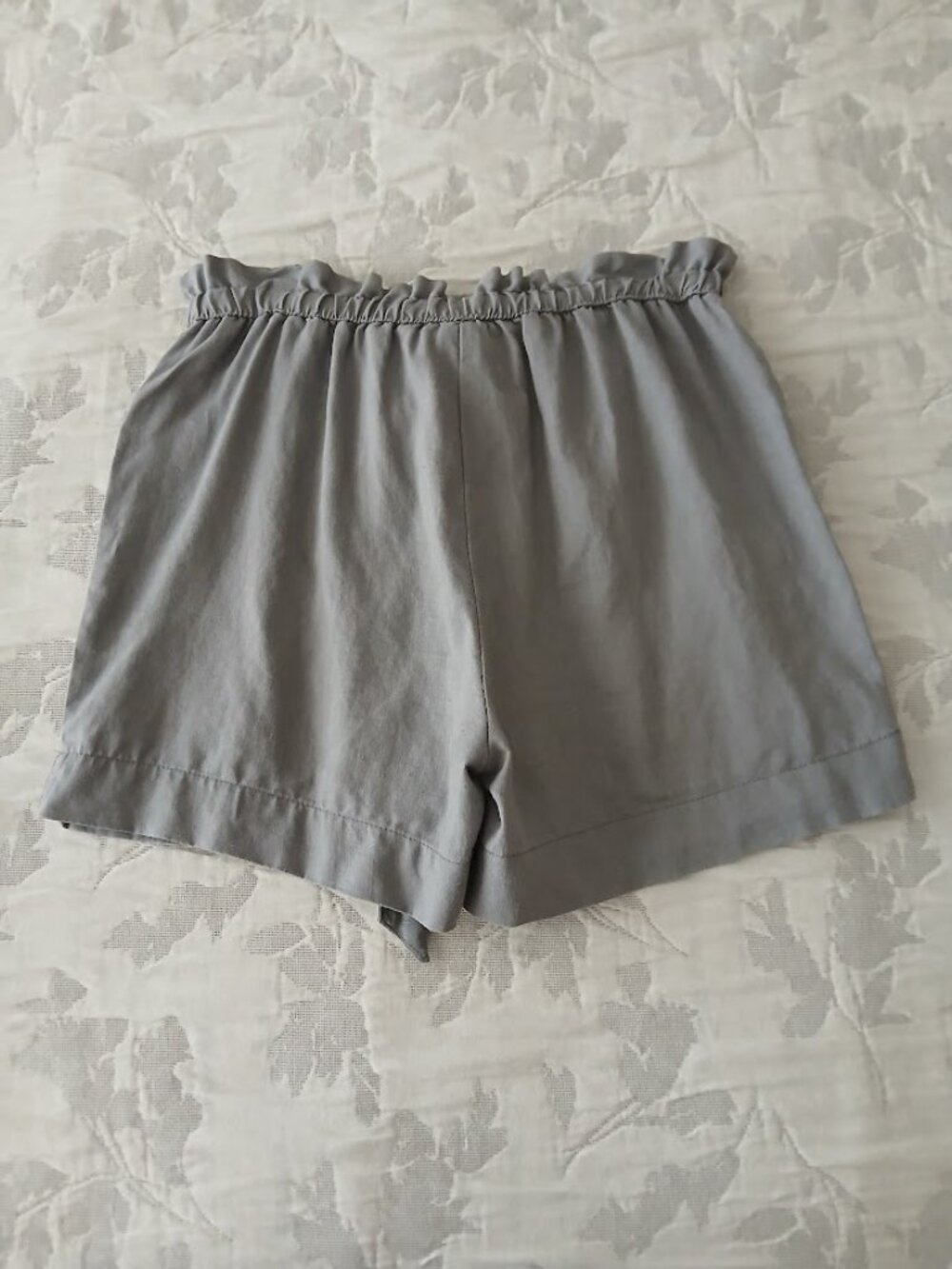 Cynthia Rowley 100% Linen Paper Bag Waist Shorts - size 2 - Picture 4 of 4